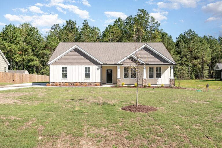 Exterior view of 602 Tuscany Circle in Princeton NC in the Gander Lake community built by Neuse River Homes