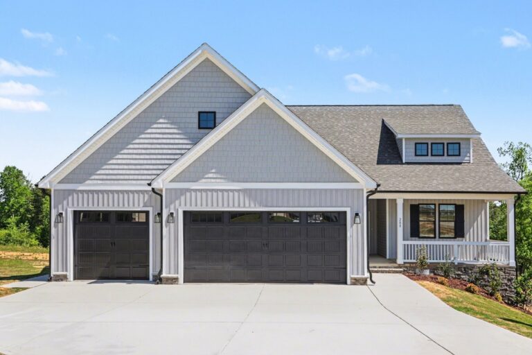 Photo of the Cooper Plan, 2346 square feet, 3 bedroom, 2 bathroom, 3 car garage, built by Neuse River Homes