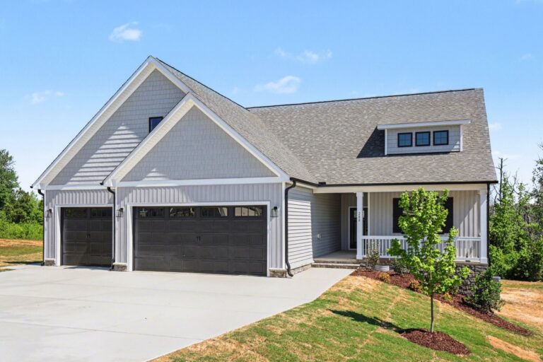 Photo of the Cooper Plan, 2346 square feet, 3 bedroom, 2 bathroom, 3 car garage, built by Neuse River Homes